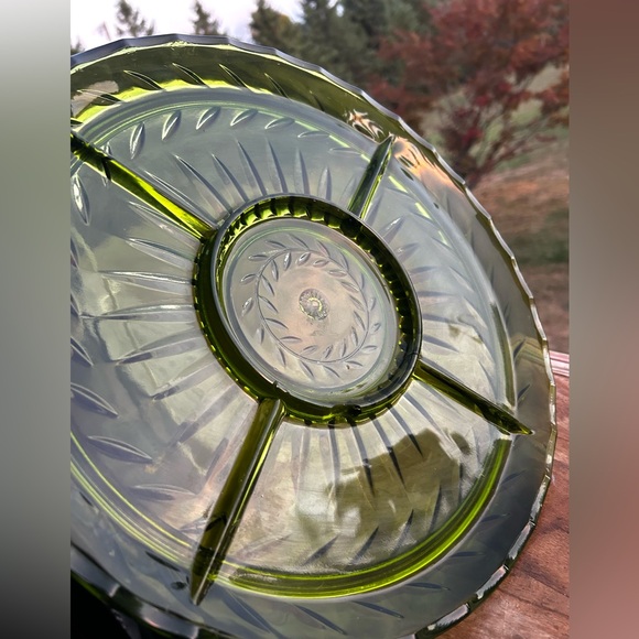 Vintage Indiana Glass Co. Avocado Green Veggie Platter Mid Century - Picture 8 of 8